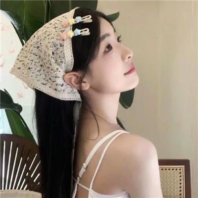 随盲柳入眠的女人